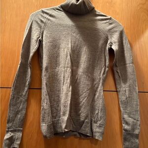 Ellen Tracy Grey Turtleneck Sweater | Soft Lightweight Knit | Size Small